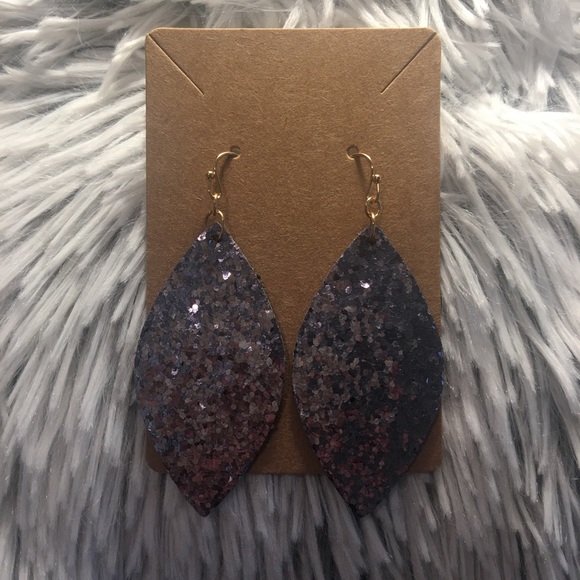 3/$20 gray silver glitter sparkle earrings - Picture 3 of 5